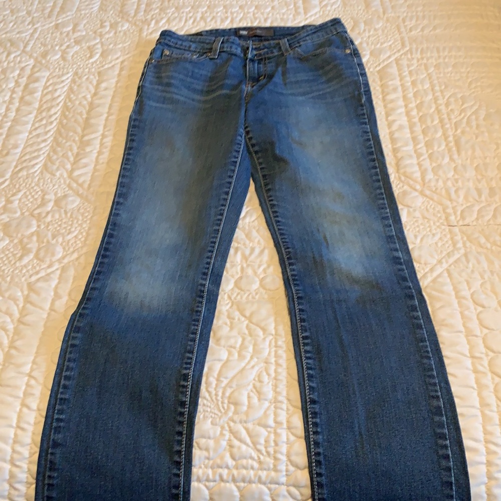 Classic Levi’s - Picture 2 of 7